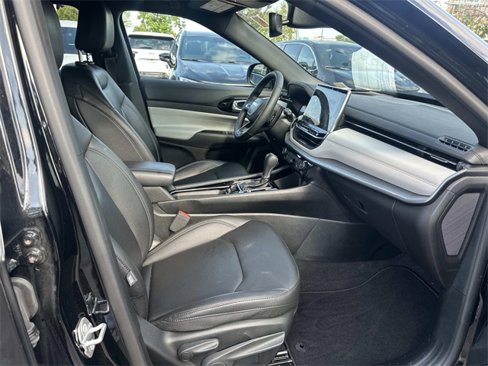 Certified 2025 Jeep Compass Limited image 9