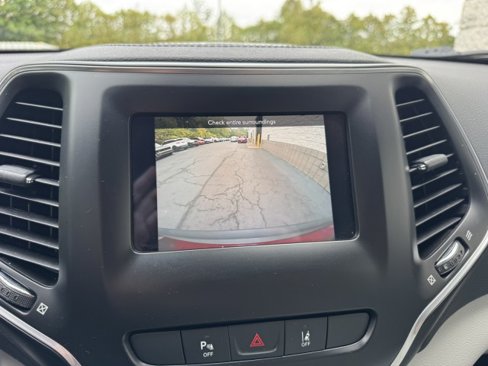 Used 2020 Jeep Cherokee Latitude Lux w/ Quick Order Package 26H Lux image 21