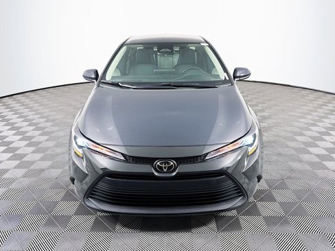 Used 2025 Toyota Corolla LE image 2