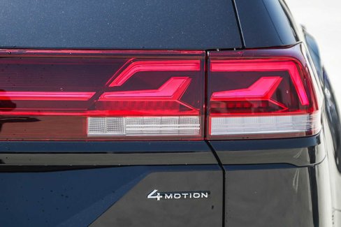 New 2025 Volkswagen Atlas Peak Edition SE image 9