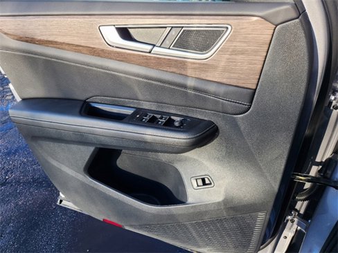 New 2025 Volkswagen Atlas SEL image 21
