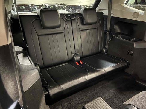 Used 2022 Volkswagen Tiguan SE image 45