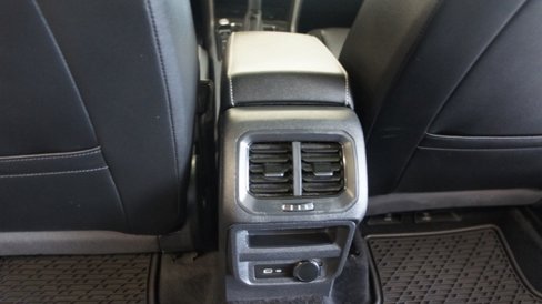 Used 2022 Volkswagen Tiguan SE image 32