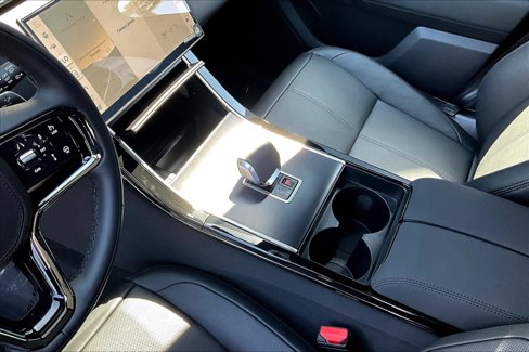 New 2026 Land Rover Range Rover Velar Dynamic SE image 8