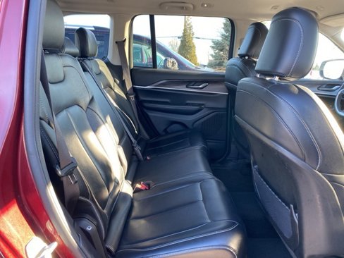Used 2023 Jeep Grand Cherokee Limited image 25