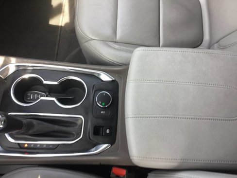 Used 2018 Chevrolet Traverse LT image 20