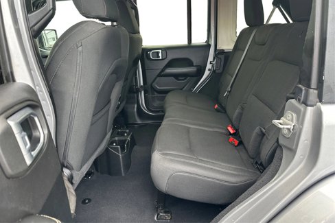 Used 2020 Jeep Wrangler Unlimited Sahara image 10