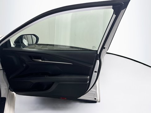 Used 2025 Toyota Camry LE image 33