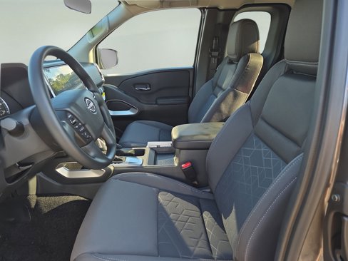 Used 2025 Nissan Frontier SV image 27