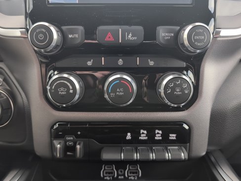 New 2025 RAM 1500 4x4 Crew Cab image 31