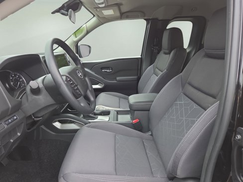 Used 2025 Nissan Frontier SV image 14