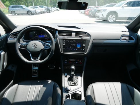Certified 2024 Volkswagen Tiguan SE R-Line image 10