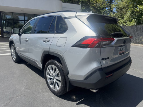 Used 2023 Toyota RAV4 XLE Premium image 3