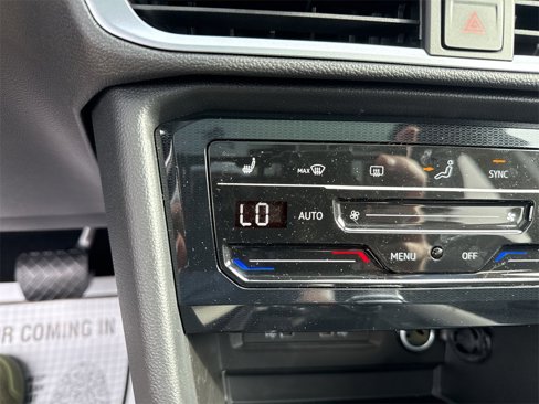 New 2025 Volkswagen Taos SE image 34