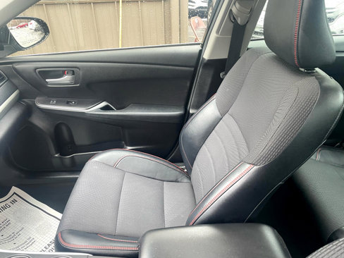 Used 2017 Toyota Camry SE image 18