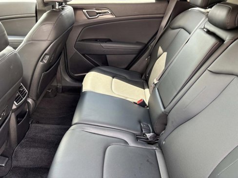 Used 2025 Kia Sportage EX image 17