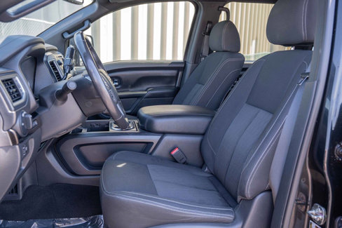 Used 2019 Nissan Titan SV w/ SV Convenience Package image 5