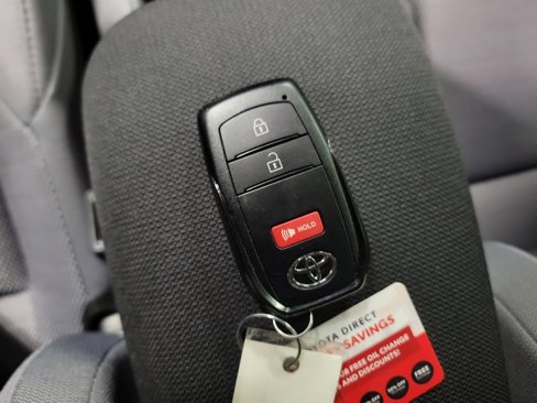 Used 2024 Toyota Corolla Cross SE image 15