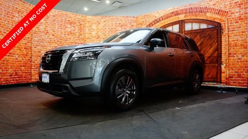 Used 2024 Nissan Pathfinder S image 3