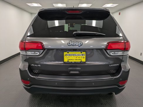 Used 2021 Jeep Grand Cherokee Laredo image 5