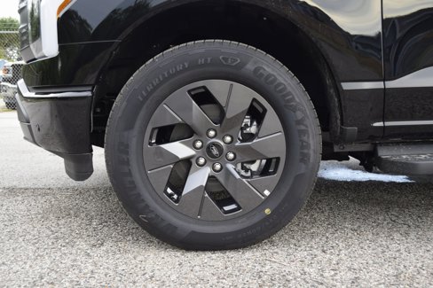 New 2025 Ford F150 Lightning Lariat image 25