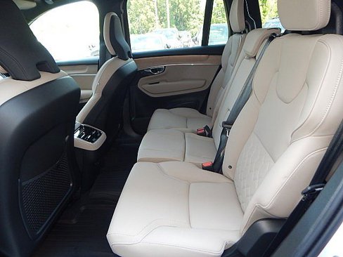 New 2026 Volvo XC90 B6 Plus w/ Protection Package Premier image 14