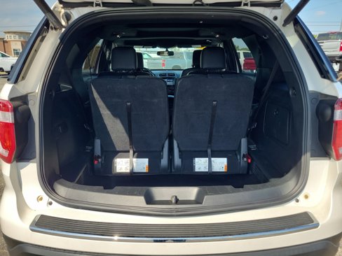 Used 2018 Ford Explorer XLT w/ Equipment Group 202A image 13