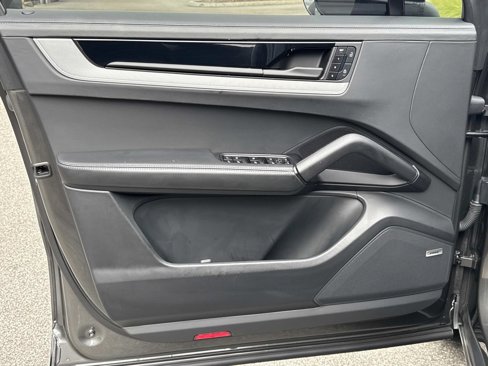 Certified 2025 Porsche Cayenne Coupe image 20