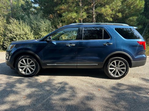 Used 2017 Ford Explorer Limited w/ Equipment Group 301A image 2