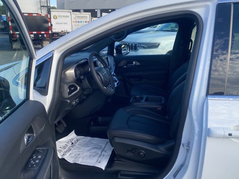 New 2026 Chrysler Voyager LX image 15