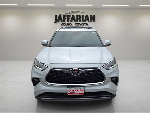 New 2025 Toyota Highlander Platinum image 1