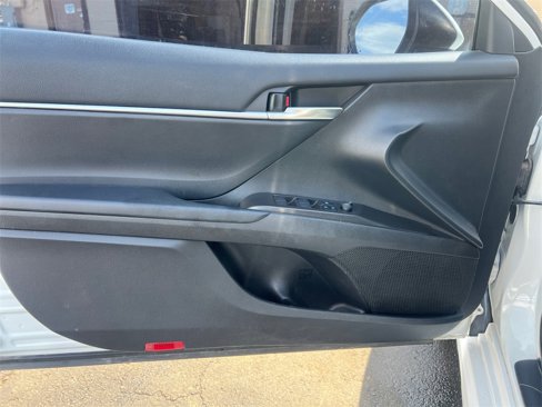 Used 2022 Toyota Camry SE image 19