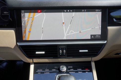 Used 2021 Porsche Cayenne w/ Premium Package image 24
