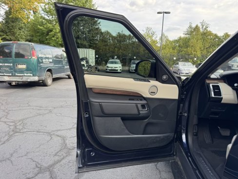 Used 2019 Land Rover Discovery HSE image 22