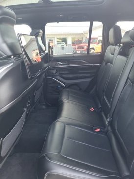 Used 2023 Jeep Grand Cherokee Overland w/ Advanced Protech Group III image 18
