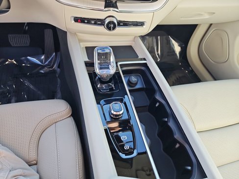 New 2026 Volvo XC60 B5 Ultra w/ Protection Package Premier image 28