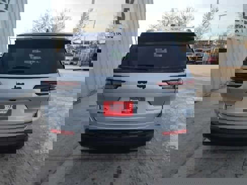 New 2025 Jeep Grand Cherokee L Altitude image 16