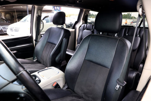 Used 2020 Dodge Grand Caravan SXT image 6