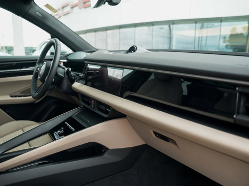 New 2025 Porsche Macan 4S Electric image 32