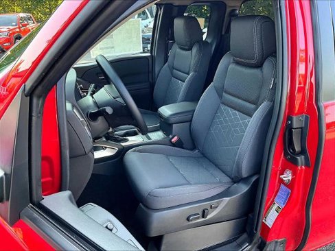 Certified 2025 Nissan Frontier SV image 10