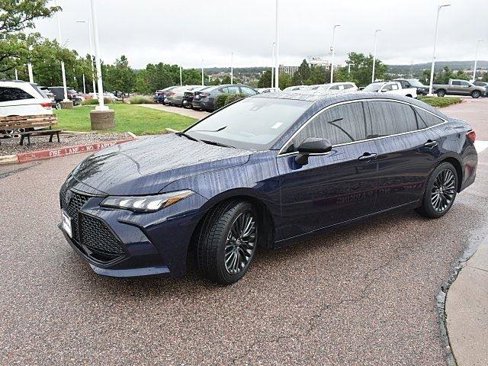 Used 2021 Toyota Avalon XSE image 3