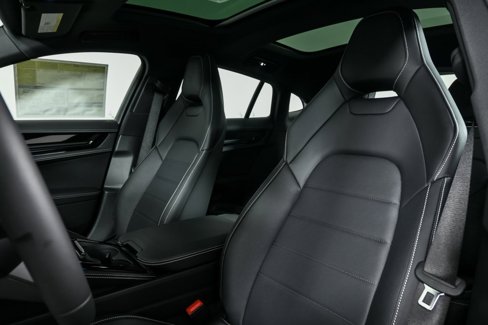 New 2026 Porsche Panamera 4 E-Hybrid image 5