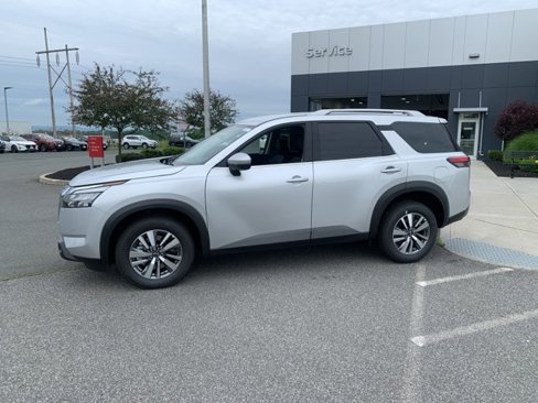 New 2025 Nissan Pathfinder SL image 4