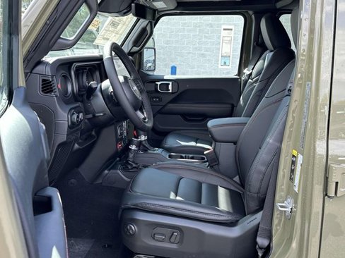 New 2025 Jeep Wrangler Unlimited Rubicon w/ Technology Group image 11