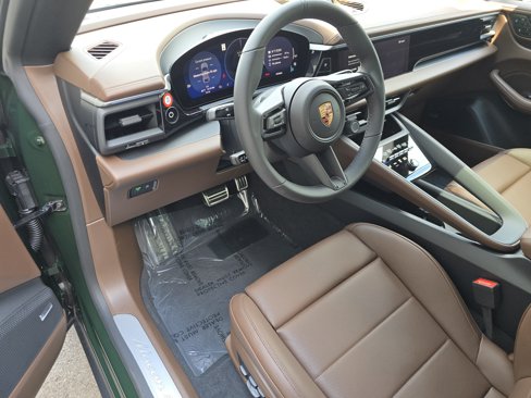 New 2025 Porsche Macan 4S Electric image 4