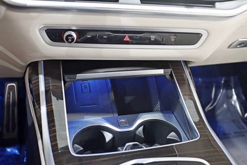 Used 2025 BMW X7 xDrive40i w/ M Sport Package image 28