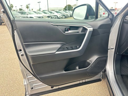 Used 2025 Toyota RAV4 XLE image 20