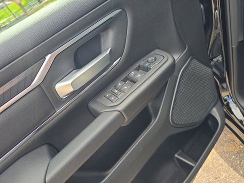 New 2026 RAM 1500 4x4 Crew Cab image 11