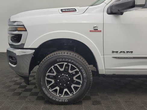 Used 2025 RAM 3500 Limited image 9