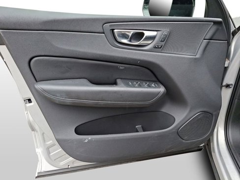 Certified 2025 Volvo XC60 B5 Plus image 12